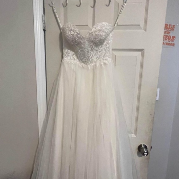 Wedding Dress - Picture 4 of 5
